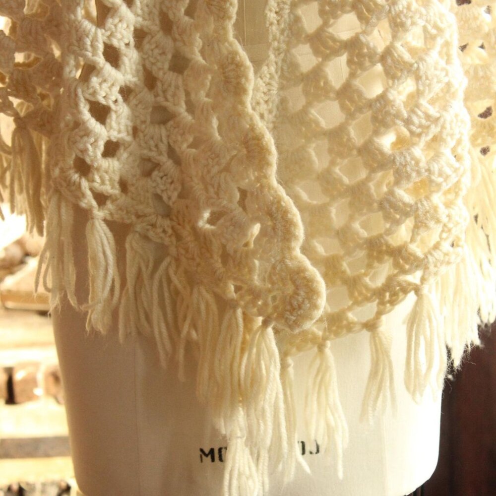 Vintage 1960s 1970s Shawl, Ivory Knit with Fringe Cape or Wrap - Picture 4 of 14